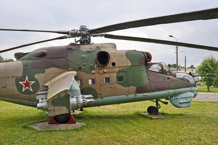 Wojna Ukraińsko-Rosyjska 2022-2024 Uzbrojenie - Mil Mi-24D Hind-D 70 Red 3.jpg
