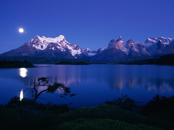 Lakes Wallpaper - Lake Pehoe, Torres del Paine National Park, Chile.jpg